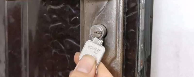 钥匙断在锁芯里怎么办 钥匙断在锁芯里怎么办?教你一招