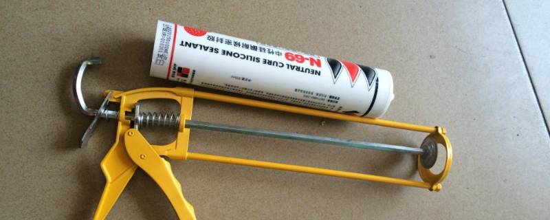 玻璃胶怎么使用（玻璃胶怎么使用没有玻璃枪）