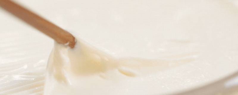 牛奶加热后的奶皮是什么成分（煮熟的牛奶形成的奶皮是什么）