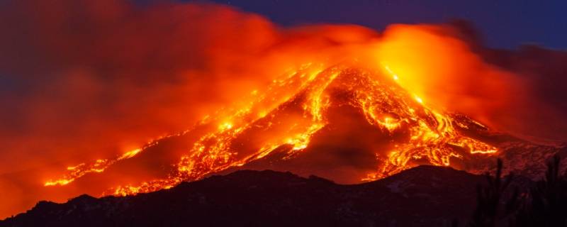 火山里面有什么东西（火山里面有什么东西,导致火山喷发）