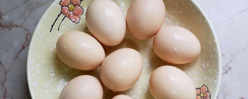 鸡蛋有鸡粪怎么清洗小窍门（新鲜鸡蛋有鸡屎能不能洗）