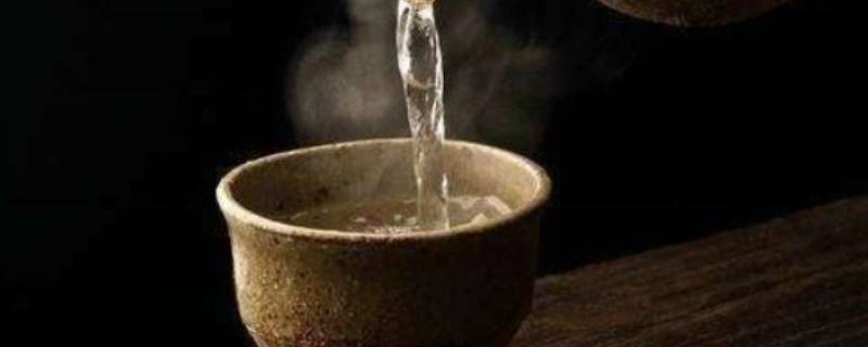 热酒与冷酒的区别（热酒和冷酒的区别）