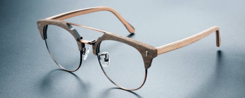 矫正眼镜和普通眼镜的区别在哪里 矫正眼镜与普通眼镜区别