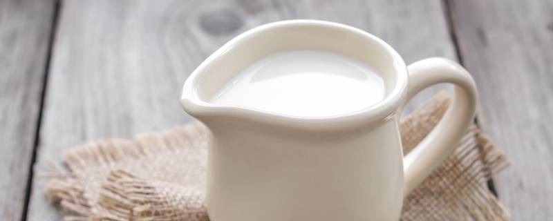 牛奶上面一层膜是什么 牛奶上面一层膜是什么可以吃吗
