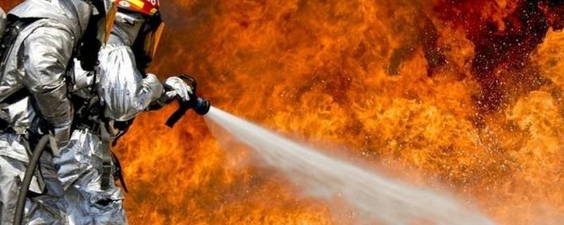 发生火灾时黄绿色的烟雾表示什么 发生火灾时黄绿色的烟雾表示什么事故