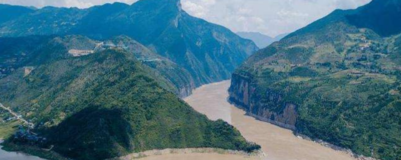 长江中上游水能资源丰富的原因 长江中上游水能资源丰富的原因是