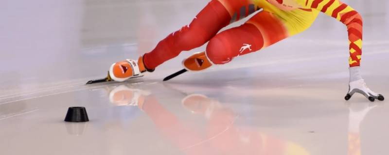 速度滑冰为什么要戴眼镜（滑冰时带啥眼镜）