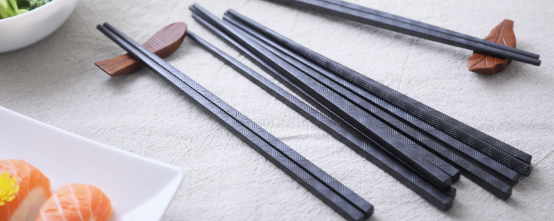 黑白两双筷子哪个是公筷 黑色和白色筷子哪双是公筷