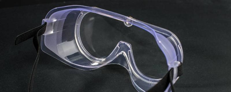 防固体碎屑的护目镜的用途是 消防护目镜的镜片通常采用什么材料