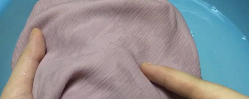 衣服上有霉点怎么快速去除 怎么去除衣服上的霉点儿