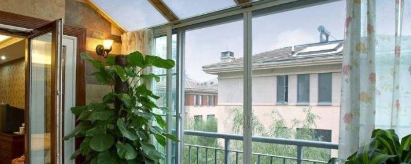 全封闭阳台晒被子技巧 封闭式阳台晒被子