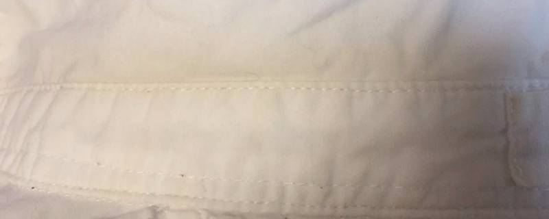 衣领为什么发黄（衣领为什么发黄怎么办）