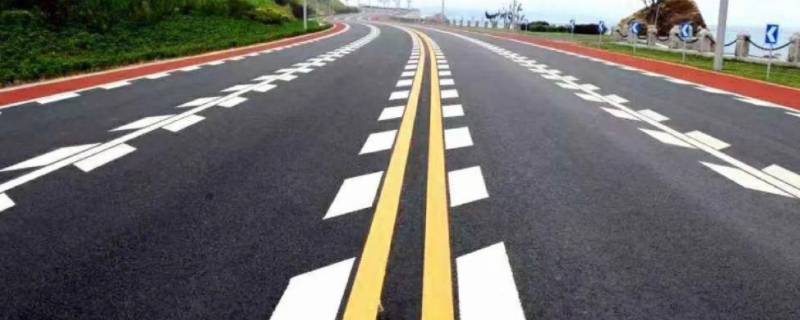 高速路上的锯齿线是什么意思（高速路上有锯齿线是什么意思）