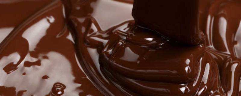 巧克力怎么融化（巧克力怎么融化成液体然后浇到蛋糕上）