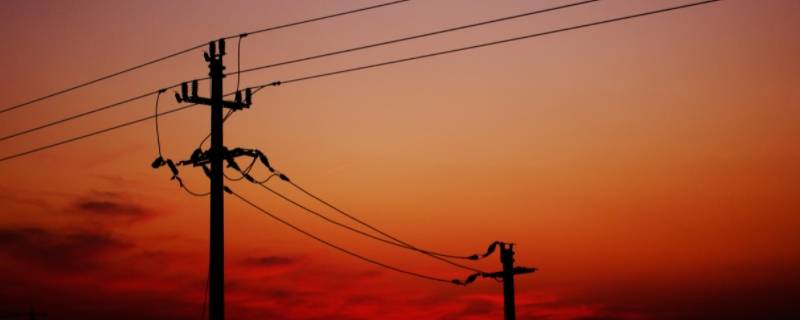 电线夏天拉紧冬天拉松的原因 电工拉电线时为什么冬天拉的紧夏天拉的松