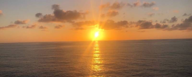 夏天太阳是什么颜色的 夏天是什么颜色的仿写句子