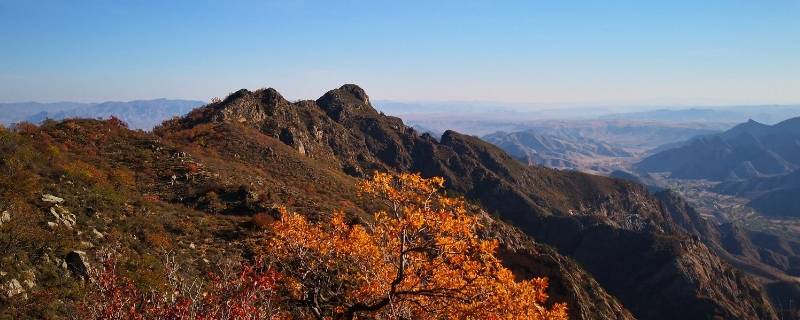 山顶圆平的山称为什么（高耸巍峨的山叫什么山顶圆平的山叫什么）