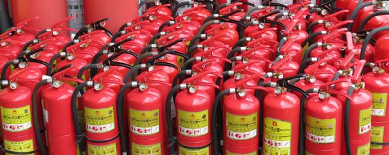 干粉灭火器几年充装一次（干粉灭火器几年充一次粉）