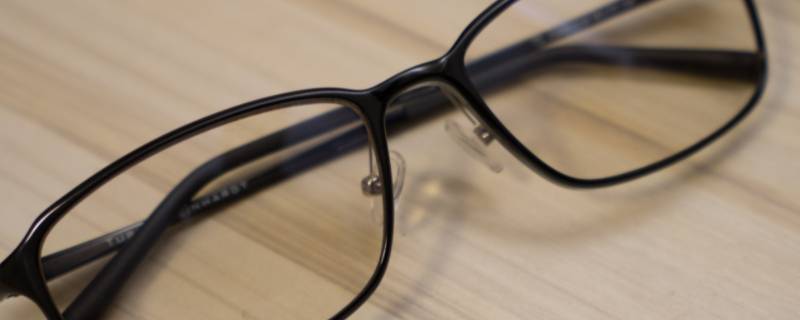 酒精可以擦眼镜片吗（75%酒精可以擦眼镜片吗）