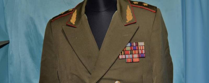 军服上的彩条是什么 军装胸前的彩条叫什么