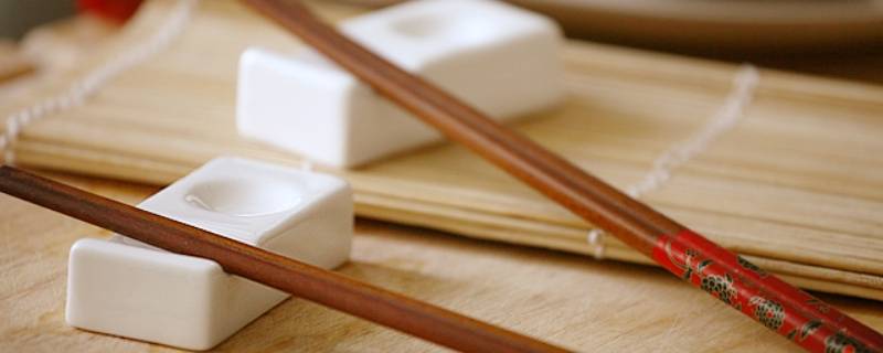 白筷子和黑筷子的区别 白筷子和黑筷子哪个是公筷