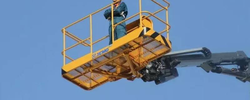 高处作业是指（高处作业是指凡在坠落高度基准面多少米以上）