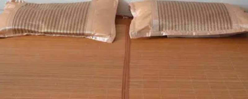 凉席粘身子怎么办（夏天凉席粘身怎么办）
