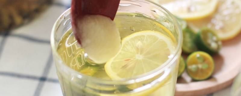 青柠檬泡水的正确做法 青柠檬泡水的正确做法青柠檬味苦