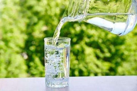 8杯水正确喝水时间表（8杯水正确喝水量）
