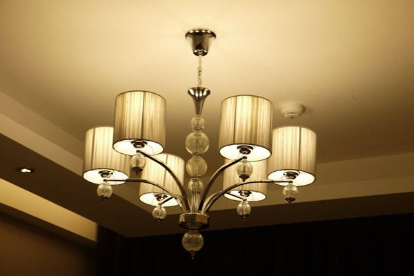 灯具安装简单，你要更了解灯具才行 常见的灯具安装方式