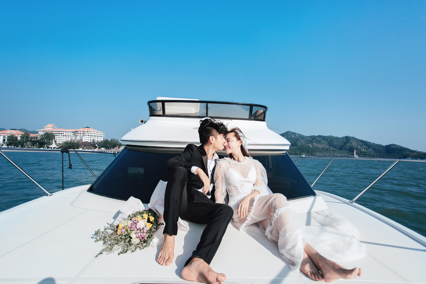 青岛游艇婚纱照价位是多少 租游艇拍婚纱照大概要多少钱