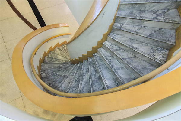 楼梯装修用什么材料好 楼梯装修用什么材料好看