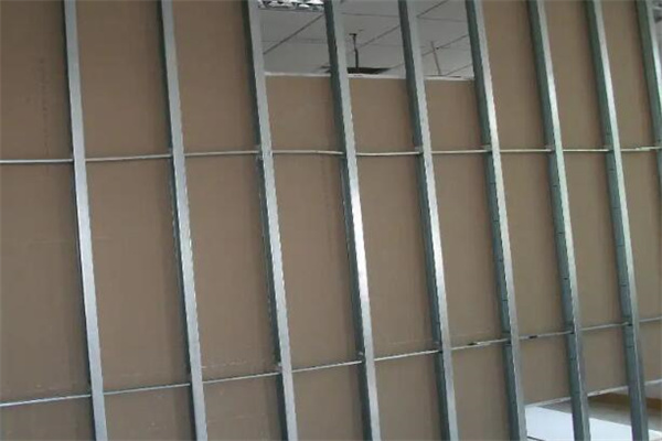 石膏板隔墙一般多少钱一平方米（石膏板隔墙一般多少钱一个平方）