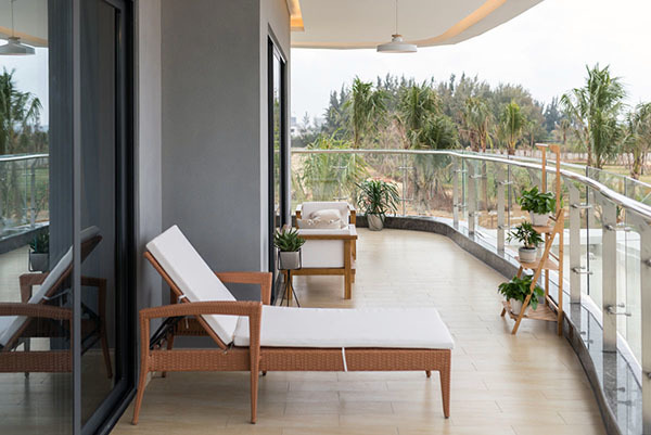 如何做好阳台窗户的安全防护措施 阳台窗户注意事项