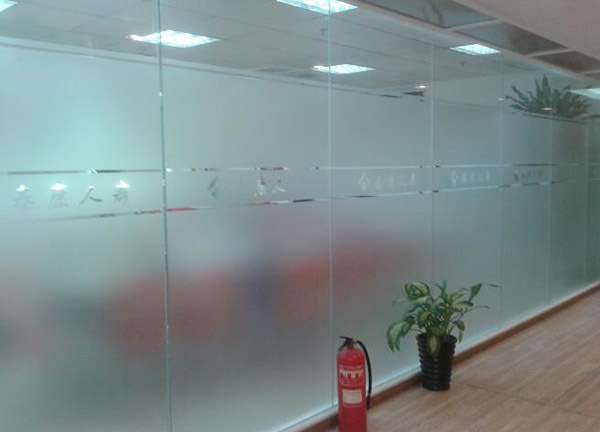 去除玻璃贴纸胶的方法有哪些 去除玻璃贴纸胶的方法有哪些呢