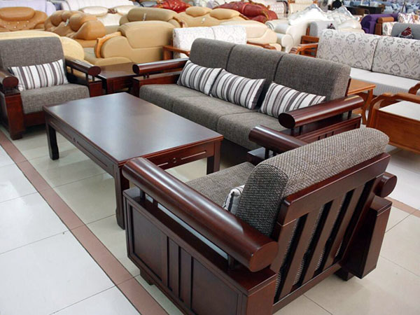 实木家具什么木材*（实木家具什么木材不容易开裂）