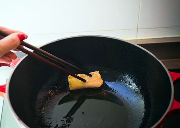 铁锅如何保养 让你家锅干净如新