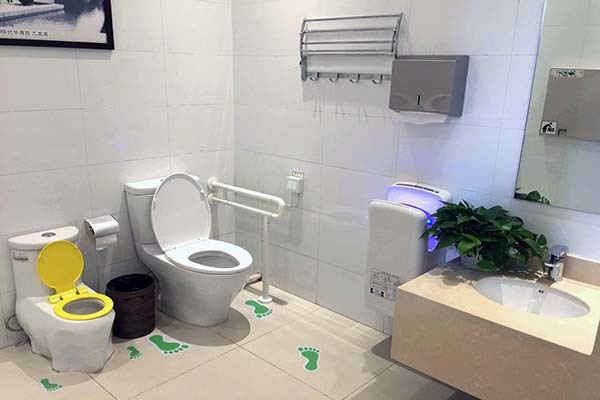 卫生间马桶反味的原因（马桶会反味）