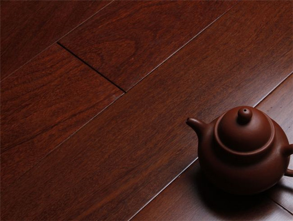 地板哪种材质好（地板哪种材质好又环保）