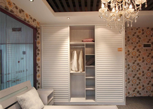 衣柜移门怎么选（衣柜移门怎么选图案）