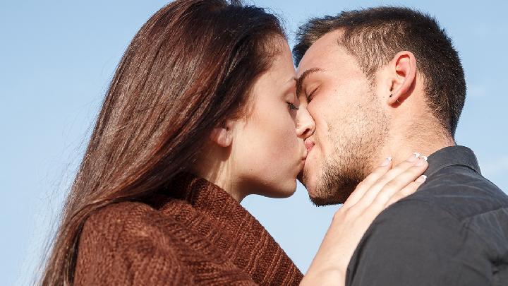 夫妻和谐性生活对身体有什么好处 夫妻和谐性生活有哪些技巧