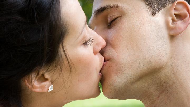 夫妻频繁的性生活对健康有什么影响 夫妻频繁性生活的5个健康影响 夫妻频繁的性生活对健康有什么影响 夫妻频繁性生活的5个健康影响