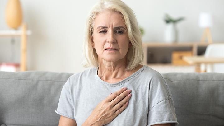 哺乳期乳房疼痛是怎样回事 注意乳房疾病
