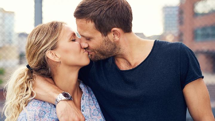 性爱时有4大技巧可刺激阴部 使用避孕套避开3大误区 性爱时有4大技巧可刺激阴部 使用避孕套避开3大误区