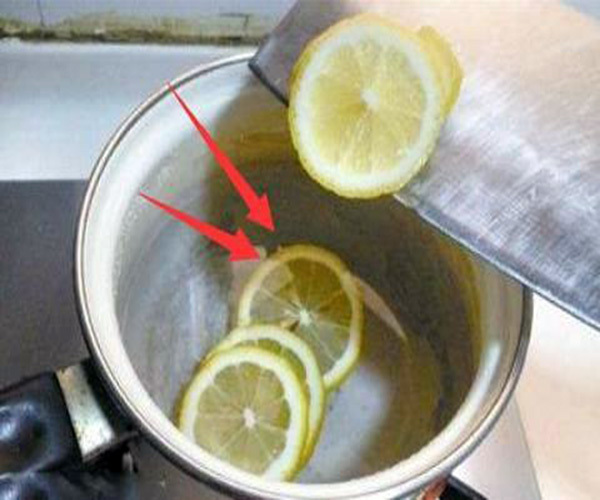 热水壶里的水垢有毒吗 热水壶里的水垢是什么成分