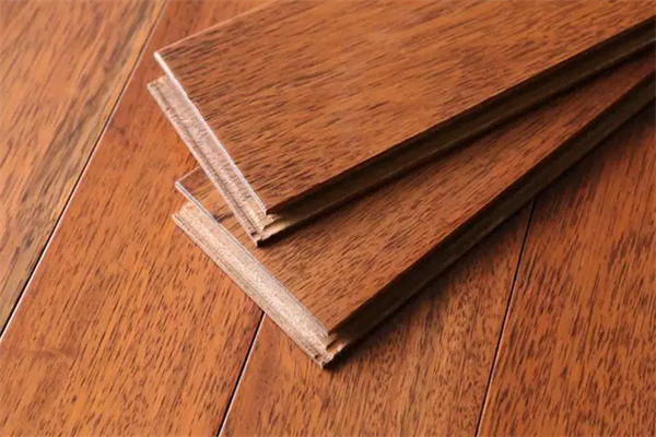 实木复合地板与强化地板的区别 实木复合地板优缺点有哪些