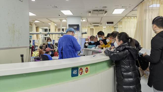医生感染超八成，接诊量达平时5倍，上海急诊扛得住吗？