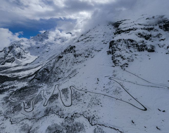 西藏林芝派墨公路多雄拉隧道出口发生雪崩 已致8人遇难  