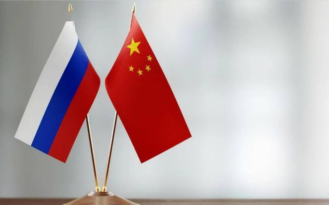秦刚会见俄罗斯外长拉夫罗夫，共同签署2023年两国外交部磋商计划