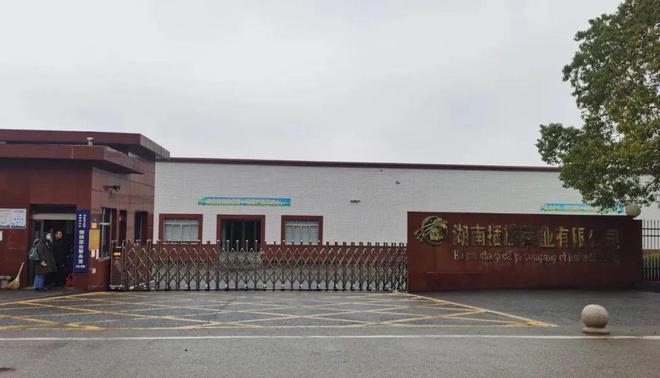 一年后，记者再次来到插旗菜业，有员工介绍，目前厂内员工人数减少，还有不少产能闲置